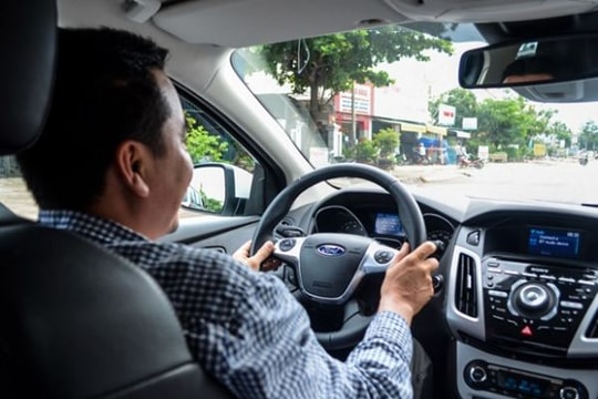 Những lưu ý khi lái ô tô đường dài về quê ăn Tết