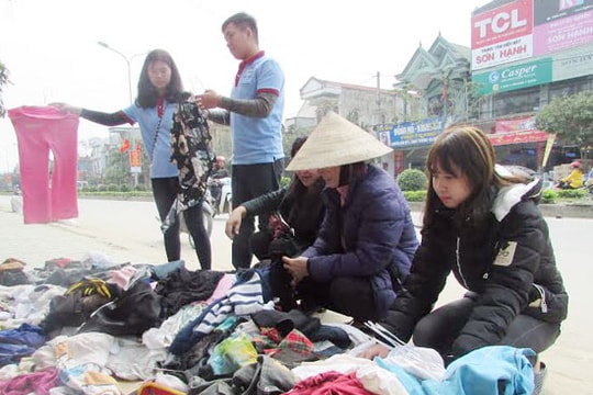 Thêm một quầy quần áo miễn phí cho người nghèo