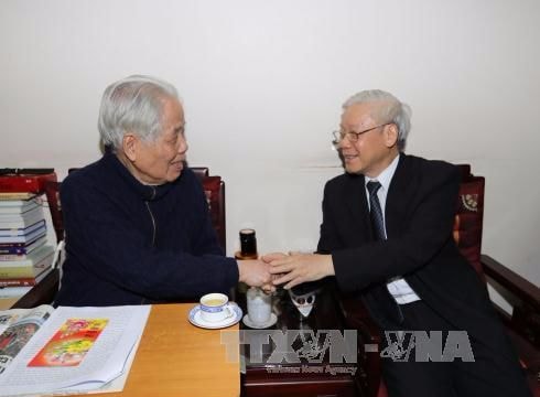 Tổng Bí thư Nguyễn Phú Trọng chúc thọ nguyên Tổng Bí thư Đỗ Mười