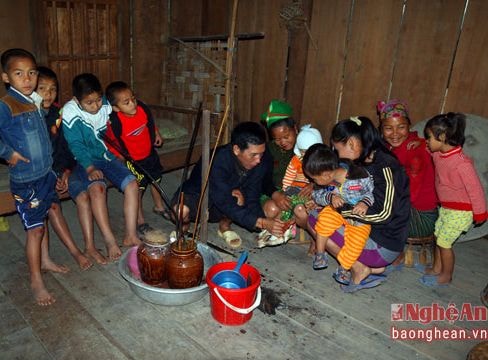 Người vùng cao xứ Nghệ dùng động vật sống trong lễ Tết