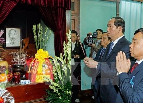 Chủ tịch nước Trần Đại Quang dâng hương tưởng nhớ Bác Hồ