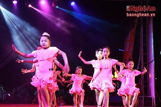 Tưng bừng thời khắc chào đón năm mới