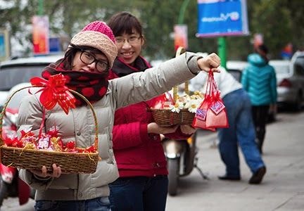 Nét đẹp đầu năm mua muối