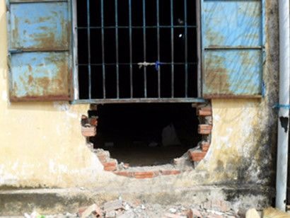 Học viên cai nghiện phá cổng trung tâm, trốn vào rừng tràm