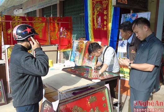 Nhộn nhịp thị trường tranh mừng thọ