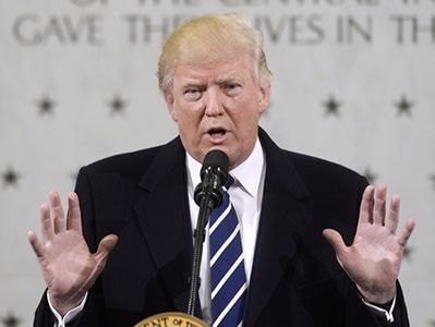 Trump không vui vì những lộn xộn sau lệnh hạn chế nhập cư