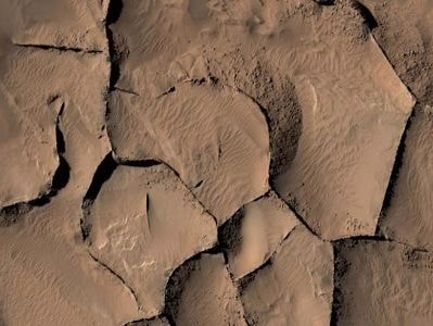 NASA phát hiện cấu trúc cao 16 tầng trên bề mặt sao Hỏa