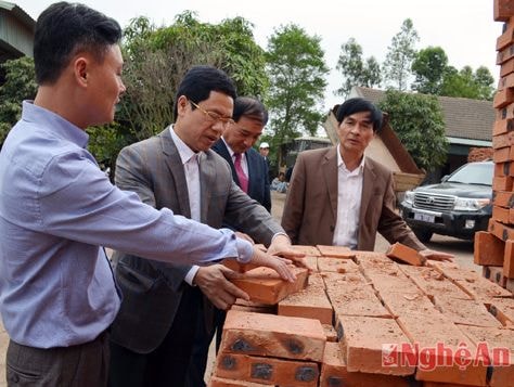 Cán bộ, đảng viên phải chú trọng đạo đức, năng lực và bám sát cơ sở