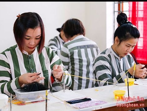 Lấy chứng chỉ nghề trong... trại giam