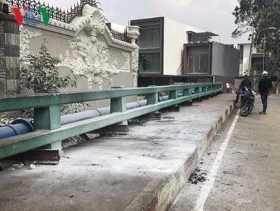 2 người đàn ông nghi tự thiêu trên đường