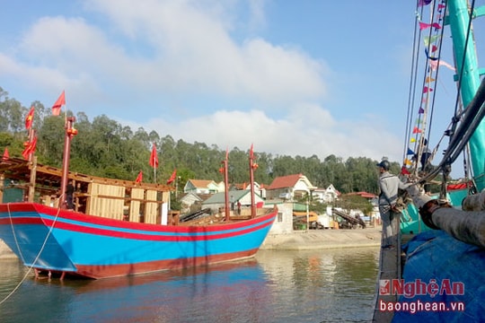Nghệ An: Hạ thủy thêm 3 'tàu cá 67' ở Quỳnh Lưu