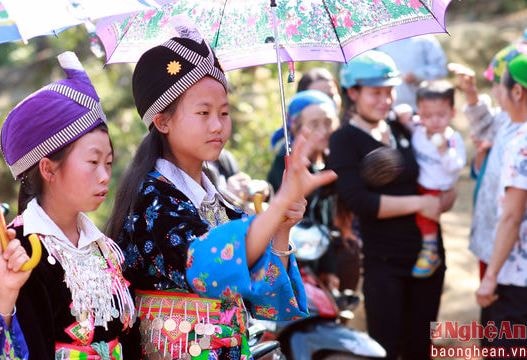 Sơn nữ, trai bản ném pao tìm người yêu