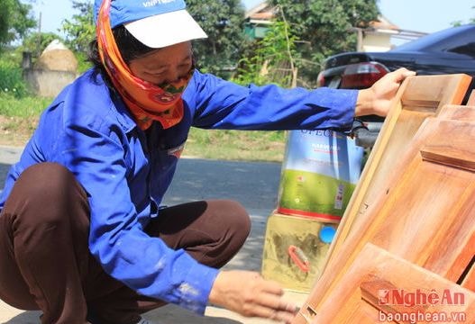 Nông dân ven đô đổ xô đi làm thuê sau Tết