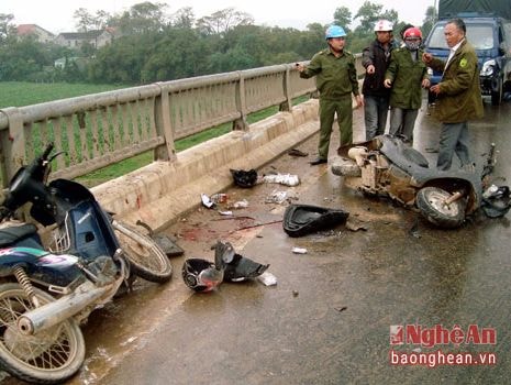 Khởi tố tài xế xe tải đâm xe máy khiến 3 người chết tại cầu Rộ