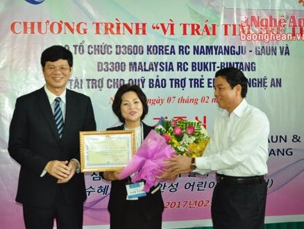 Tiếp nhận 45.000 USD tài trợ phẫu thuật tim cho trẻ em khó khăn