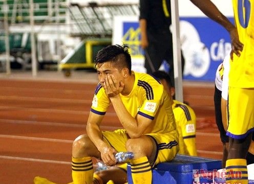 SLNA ra thêm án phạt nội bộ cho cầu thủ Phạm Thế Nhật