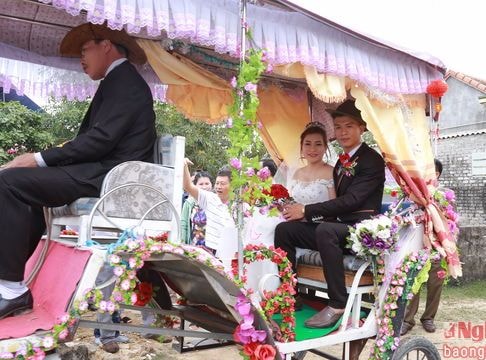 Nghệ An: Độc đáo màn rước dâu bằng xe ngựa