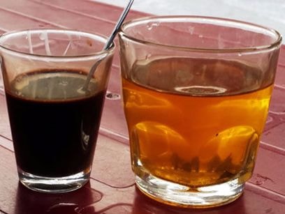 Cà phê và trà: Loại nào tốt hơn cho sức khỏe?