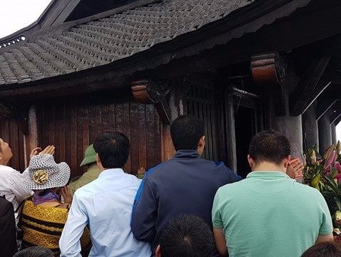 Chỉ lệnh của Thủ tướng và chuyện cán bộ đi lễ