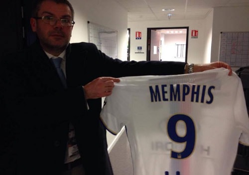 Lyon gây sốc khi đưa áo đấu của Depay vào bảo tàng