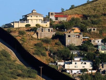 Tiết lộ chi phí 'khủng' xây bức tường biên giới Mỹ - Mexico