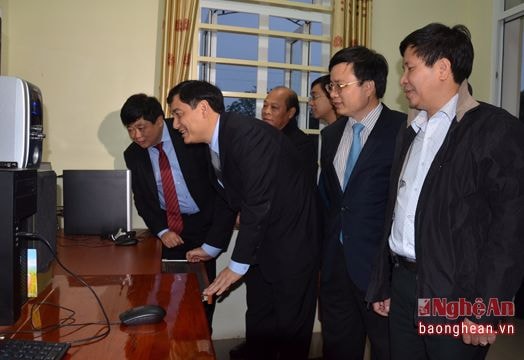 VOV tặng thiết bị kỹ thuật phát thanh cho huyện Nam Đàn