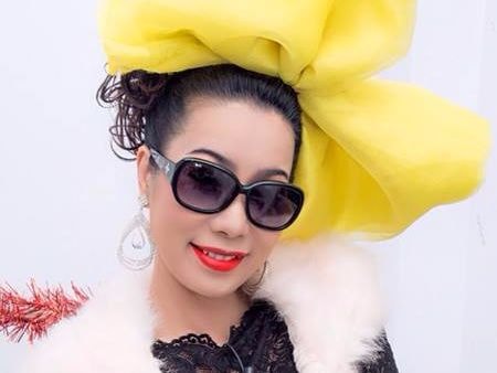 Á hậu U50 tung loạt ảnh bất chấp tuổi tác