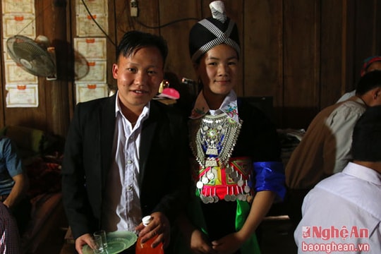 Đám cưới từ tục bắt vợ của người Mông Nghệ An