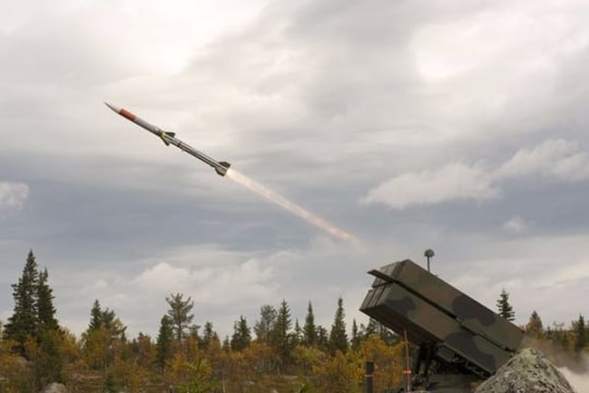 Việt Nam đang phát triển tên lửa phòng không