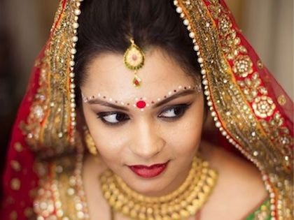 Ý nghĩa chấm đỏ trên trán phụ nữ Ấn Độ