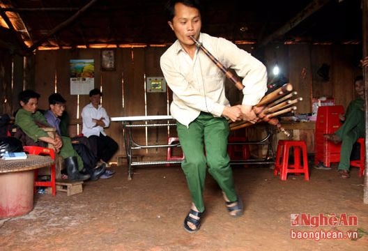 Người Mông rước bố mẹ vợ về đặt tên cho con rể