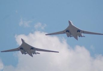 Buồng lái tiện nghi giúp phi công Tu-160 Nga bay 18.000 km không nghỉ