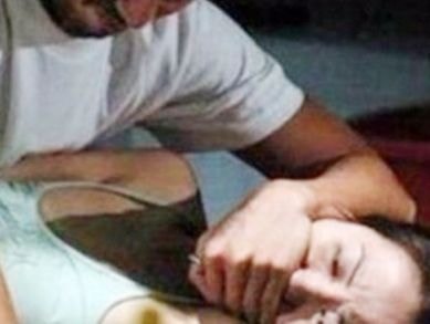 Đến nhà trị viêm xoang, thầy thuốc hại đời bé gái