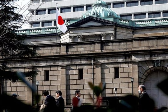 Lãi suất 0%, người Nhật vẫn đổ xô gửi tiền vào ngân hàng