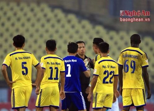 ' Trọng tài Nguyễn Trung Kiên B không đủ năng lực cầm còi ở V.League'