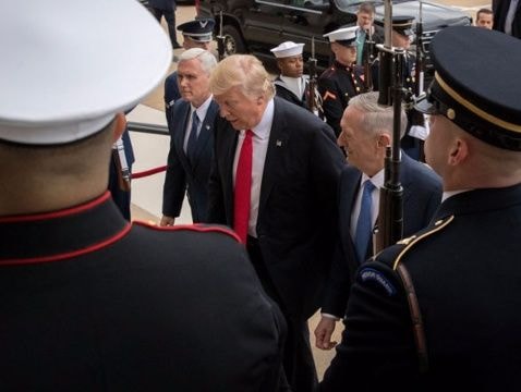 Hội đồng An ninh quốc gia Mỹ 'loạn cào cào' với Trump