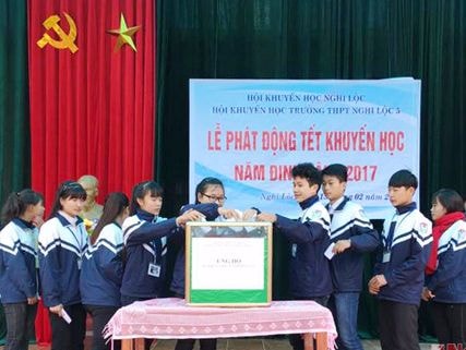 Trường THPT Nghi Lộc 5 ủng hộ 50 triệu đồng Tết khuyến học