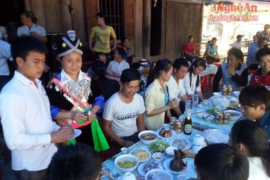 Học sinh cấp 2 bỏ học lấy chồng sau Tết