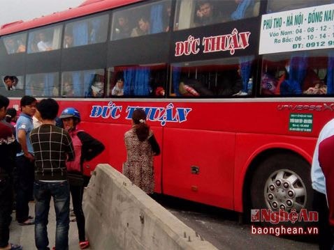 Va chạm với ô tô khách, một người thương nặng