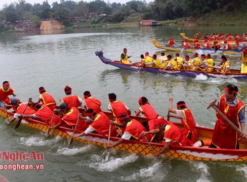 Hấp dẫn hội đua thuyền đền Quả Sơn