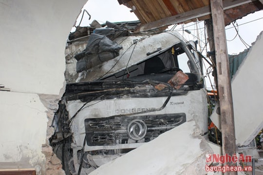 Tìm tung tích nữ nạn nhân đi nhặt rác bị xe tải tông chết