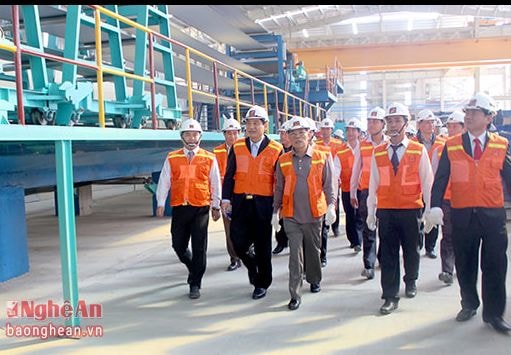 Đồng chí Nguyễn Sinh Hùng và lãnh đạo tỉnh thăm, làm việc tại một số dự án trọng điểm