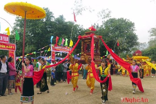 Khai hội Đền Vạn - Cửa Rào