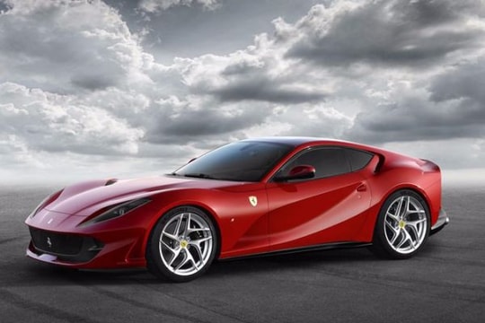 Siêu xe Ferrari 812 Superfast 'hậu duệ' xứng tầm của F12Berlinetta