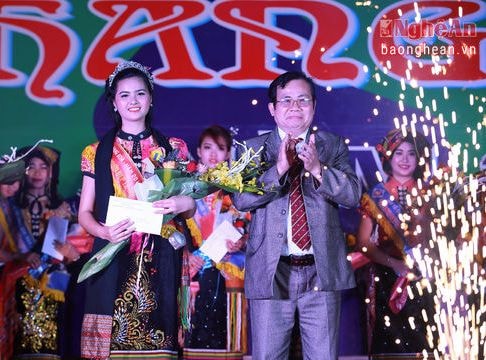 Ngắm 10 gương mặt được trao giải Người đẹp hang Bua