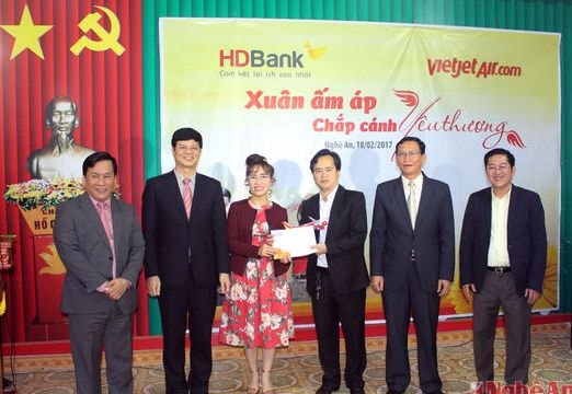 Mang Xuân yêu thương đến với trẻ em khuyết tật