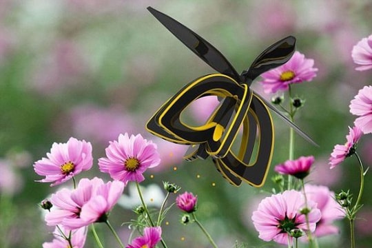 Kinh ngạc với ong robot có thể thụ phấn cho hoa