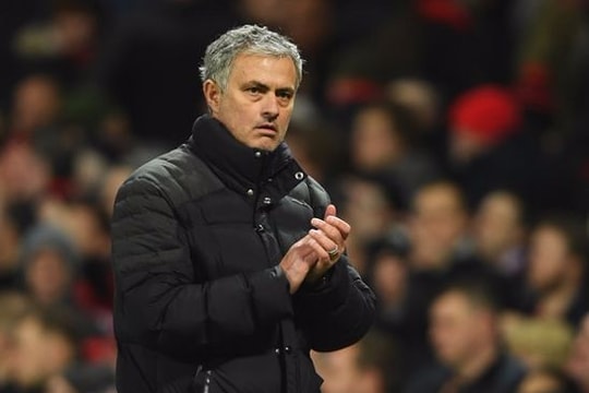 Ban lãnh đạo M.U tính chuyện gia hạn hợp đồng với Mourinho