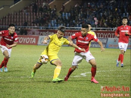 Ngọc Hải đeo băng thủ quân, SLNA vẫn trắng tay rời Cẩm Phả