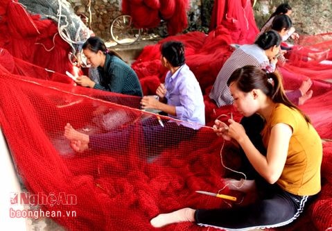 Nghề vá lưới vây - 'một công, đôi lời'